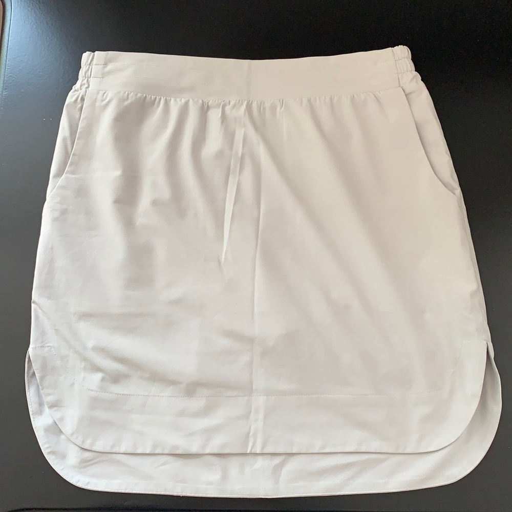 Athleta Skirt tulip hem with bike shorts pockets